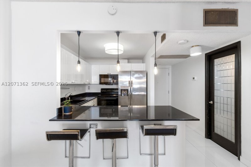 Comprar apartamento no Roney Palace 931