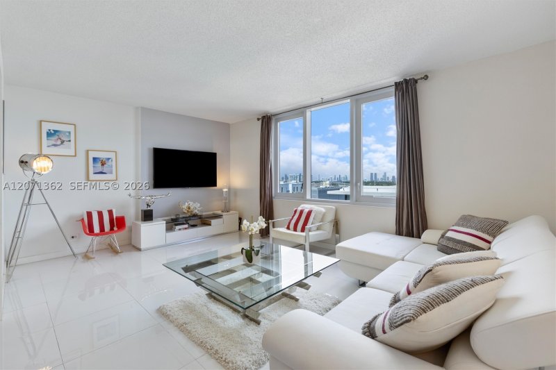 Comprar apartamento no Roney Palace 931