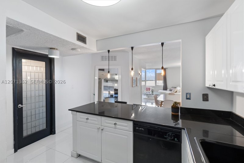 Comprar apartamento no Roney Palace 931
