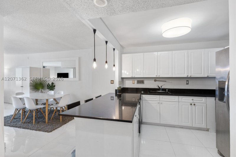 Comprar apartamento no Roney Palace 931