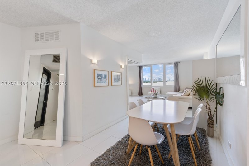 Comprar apartamento no Roney Palace 931