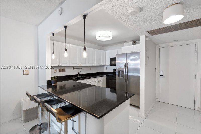Comprar apartamento no Roney Palace 931