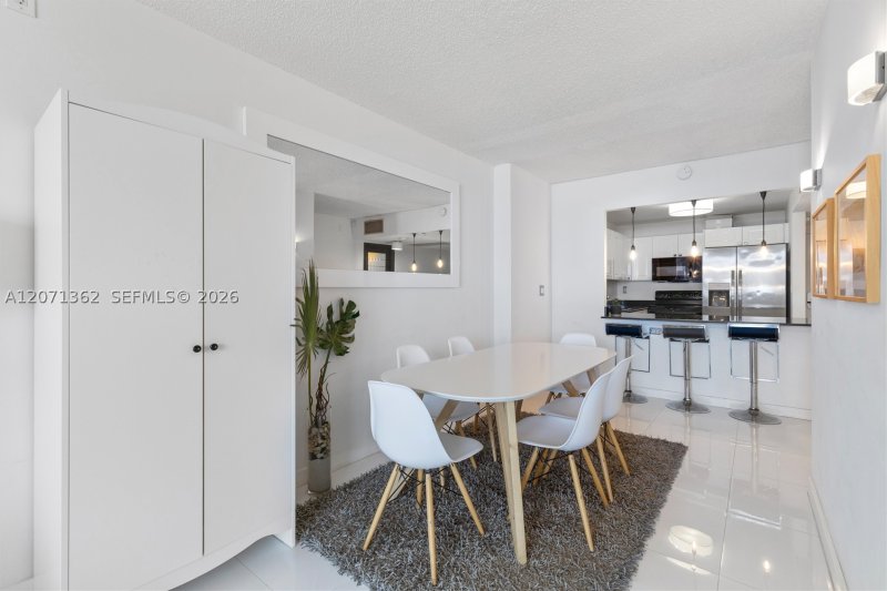 Comprar apartamento no Roney Palace 931