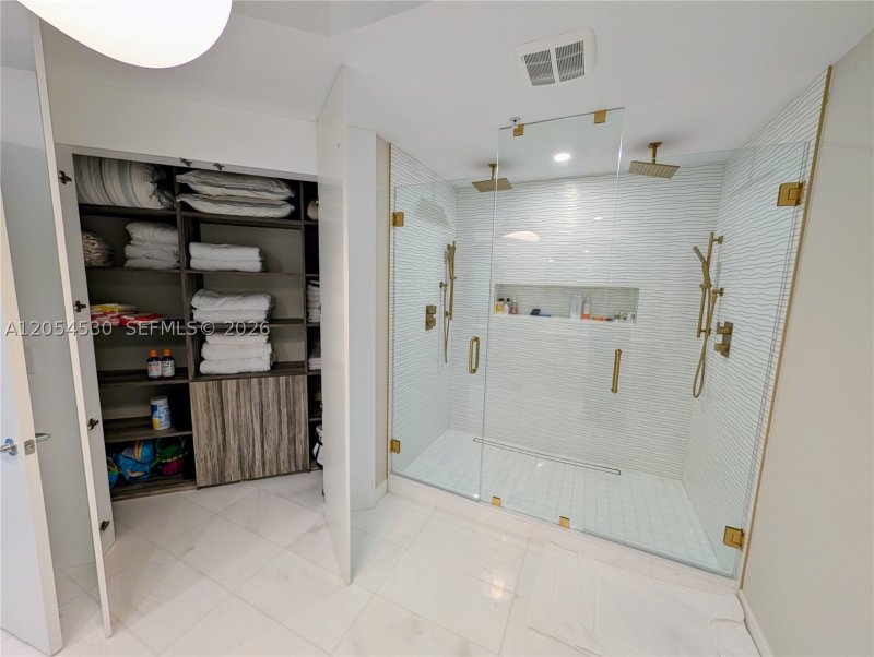 Comprar apartamento no Marina Palms Yacht Club 1501