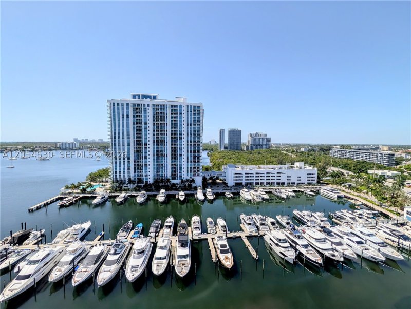 Comprar apartamento no Marina Palms Yacht Club 1501