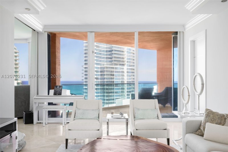Comprar apartamento no Portofino Tower 2806
