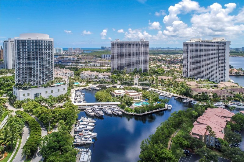 Apartment for rent at 1000 Williams Island 1812