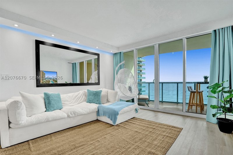 Alquiler de apartamento en The Wave Condo 823 (Availab