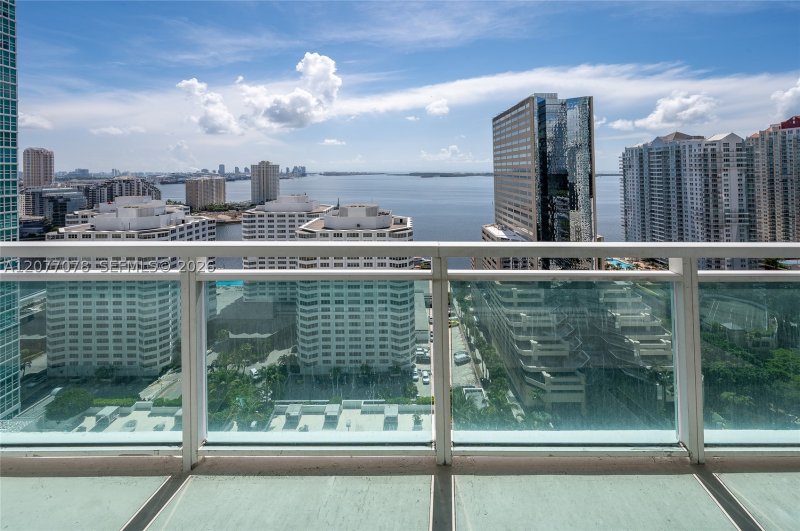 Aluguel de apartamento no The Plaza Tower II 2608