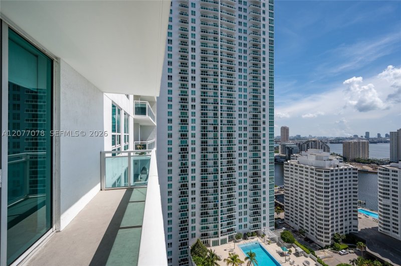 Aluguel de apartamento no The Plaza Tower II 2608