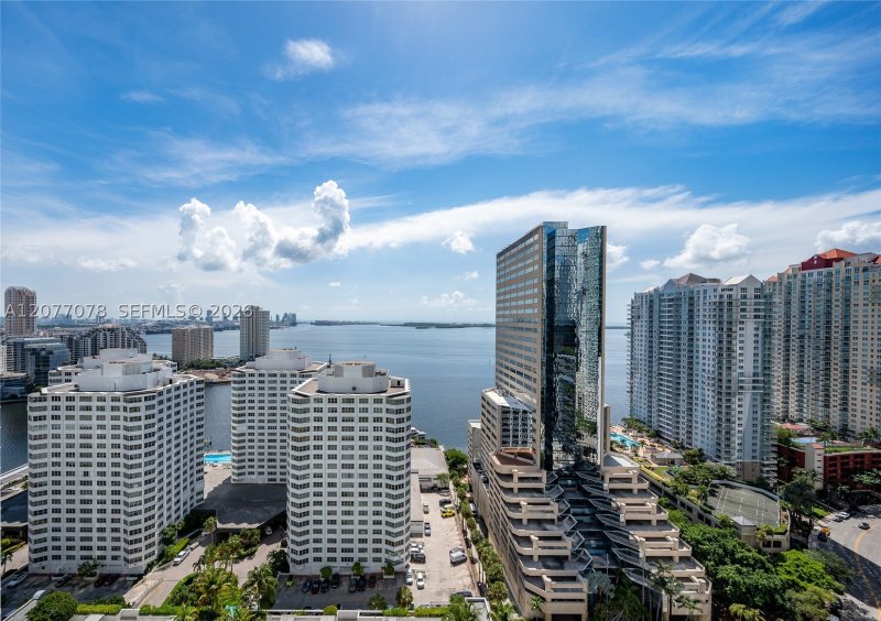 Aluguel de apartamento no The Plaza Tower II 2608
