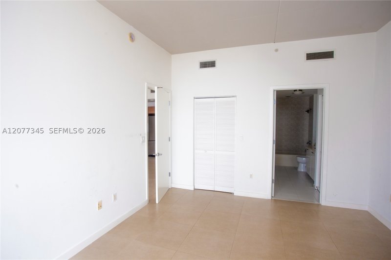 Condo for sale at Midtown Miami 2 H1213