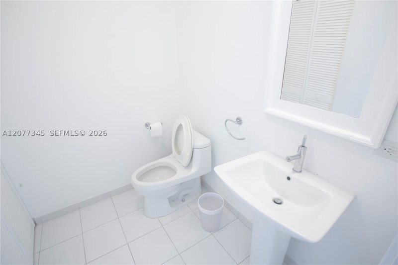 Condo for sale at Midtown Miami 2 H1213