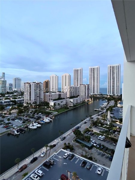 Apartment for rent at Arlen House 1723