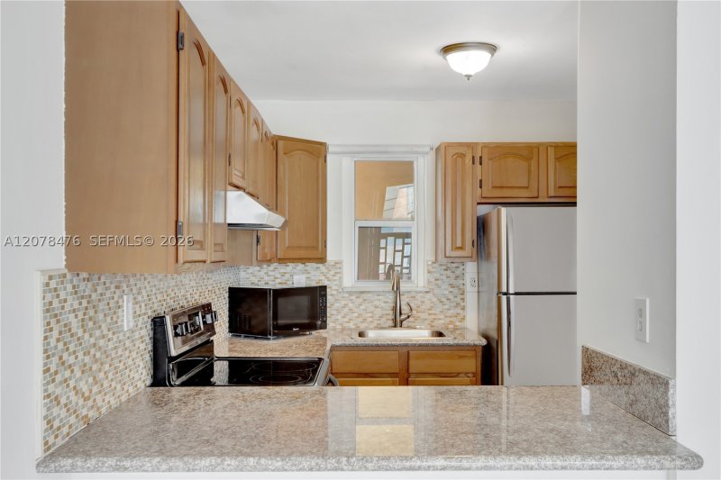 Aluguel de apartamento no Riviera Towers Condo PHD/73