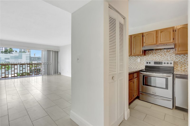 Aluguel de apartamento no Riviera Towers Condo PHD/73