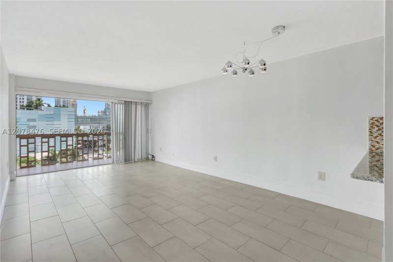 Aluguel de apartamento no Riviera Towers Condo PHD/73