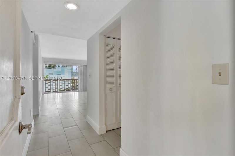 Aluguel de apartamento no Riviera Towers Condo PHD/73