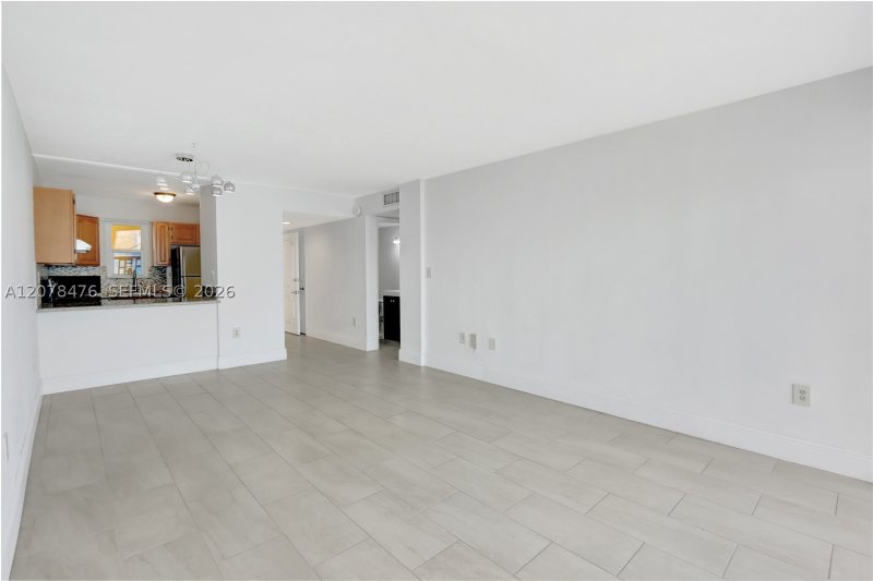 Aluguel de apartamento no Riviera Towers Condo PHD/73