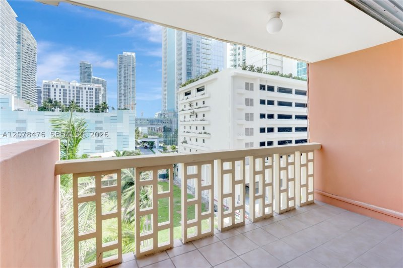 Aluguel de apartamento no Riviera Towers Condo PHD/73