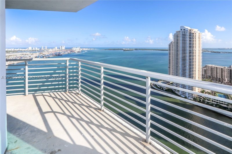 Aluguel de apartamento no One Miami West Tower 3709