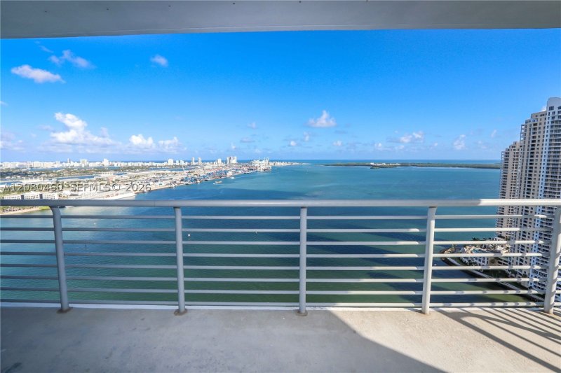 Aluguel de apartamento no One Miami West Tower 3709