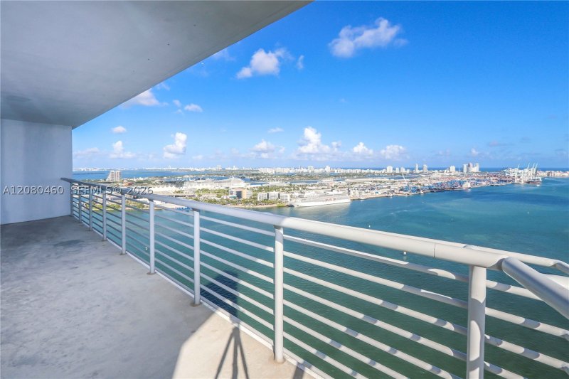 Aluguel de apartamento no One Miami West Tower 3709