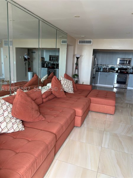 Alquiler de apartamento en Bayview Towers B1605