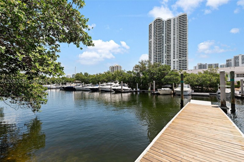 Comprar apartamento en Mystic Pointe 600 1707