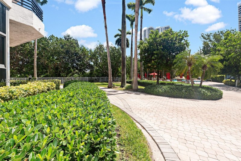 Comprar apartamento en Mystic Pointe 600 1707