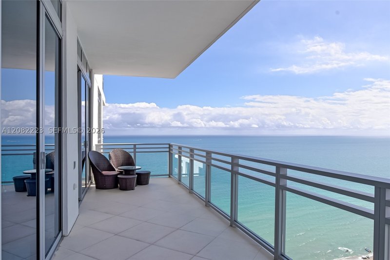Apartment for rent at Diplomat Residences 2805