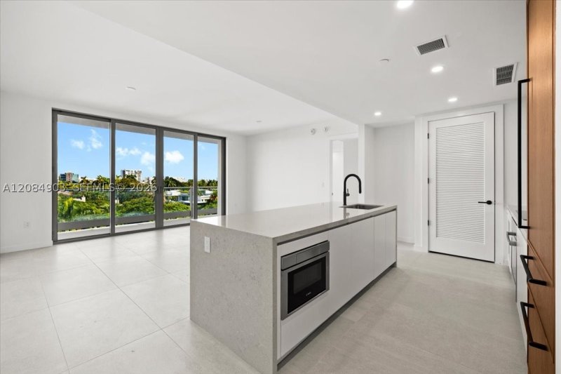 Condo for sale at 2200 Brickell 422