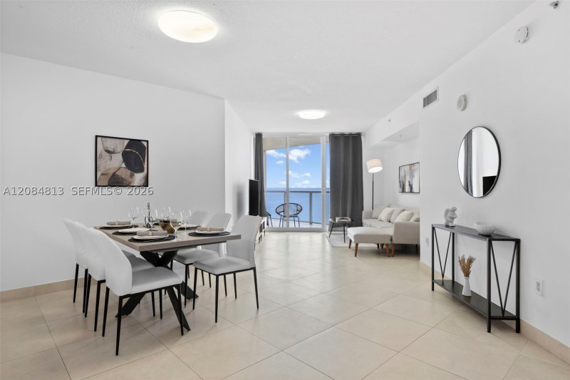 La Perla Apt #1710