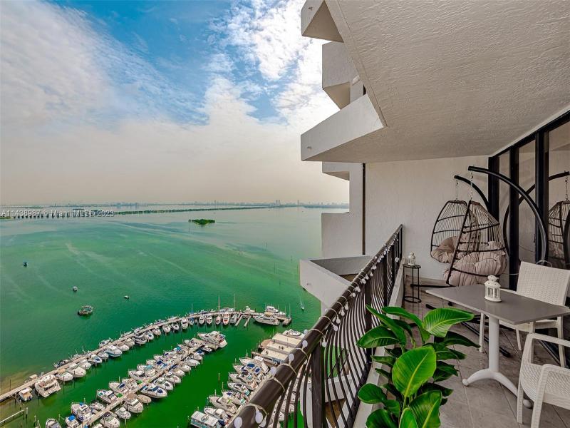 The Venetia Apt #32E