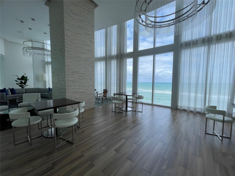 Condo for sale at Trump Tower One 502
