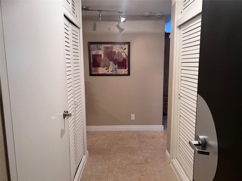 Condo for sale at Coral Ridge Towers East 518