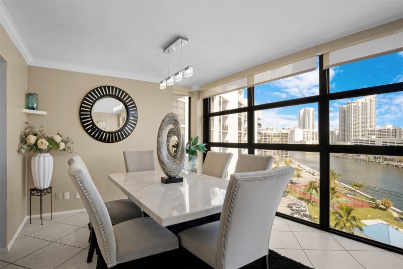 Condo for sale at 200 Leslie 915