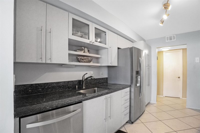 Condo for sale at 200 Leslie 915