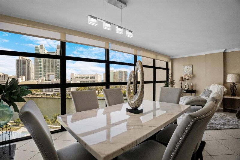 Condo for sale at 200 Leslie 915