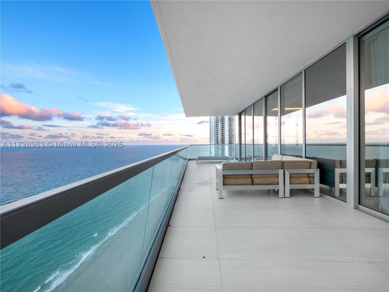Alquiler de apartamento en Turnberry Ocean Club 2704
