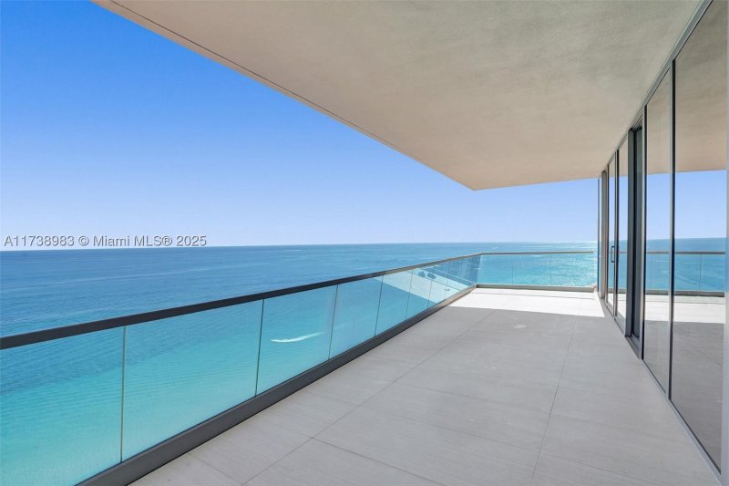 Alquiler de apartamento en Turnberry Ocean Club 2704