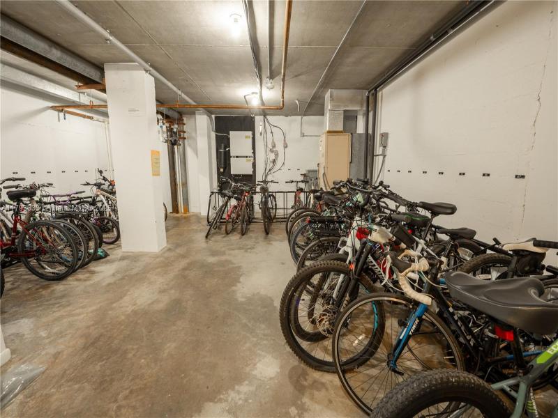 Condo for sale at Winston Towers 401