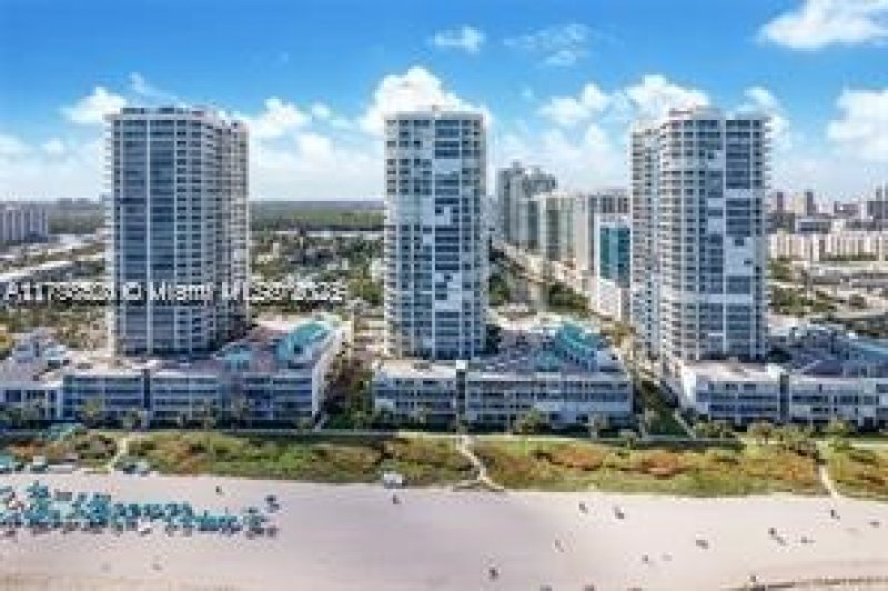 Condo for sale at Oceania 1 312