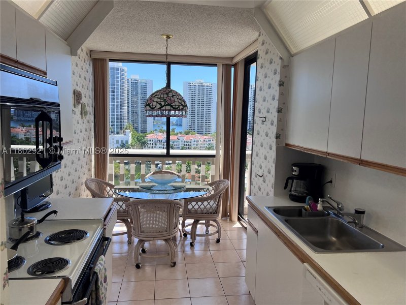 Condo for sale at 1000 Williams Island 1508
