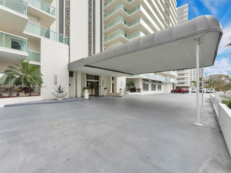 Condo for sale at Playa Del Mar 506