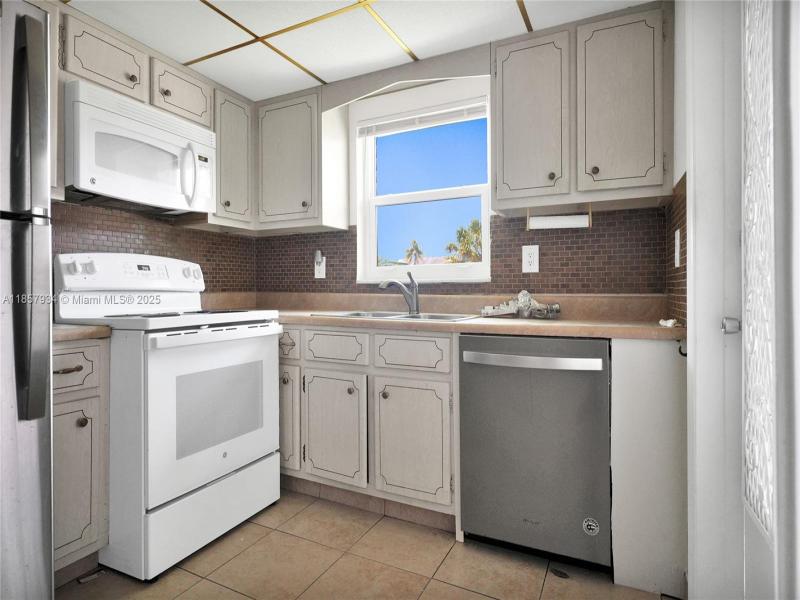 Property photo # 9
