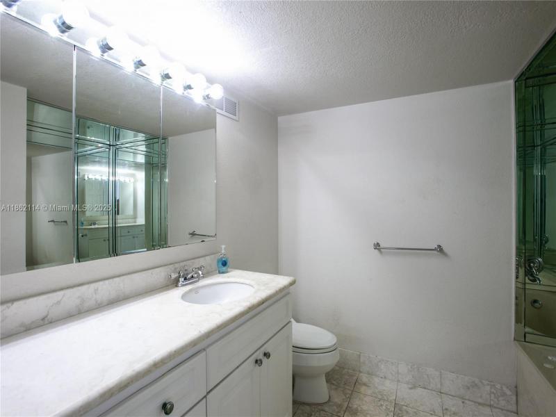 Condo for sale at Avant Garde 1008