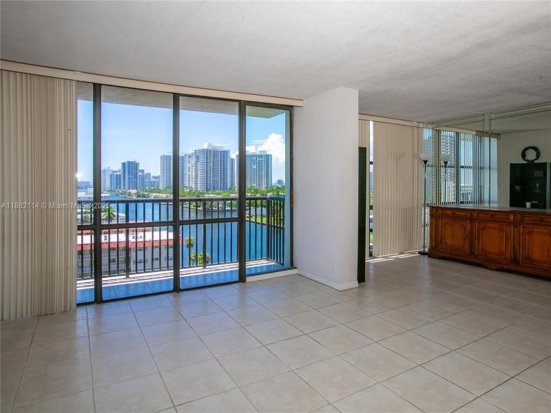 Condo for sale at Avant Garde 1008