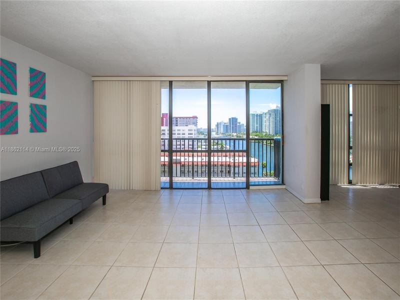 Condo for sale at Avant Garde 1008