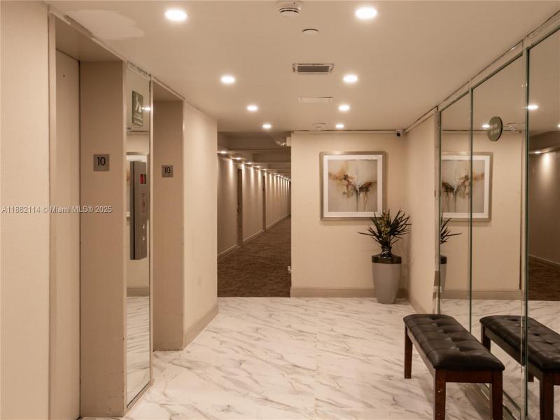 Condo for sale at Avant Garde 1008